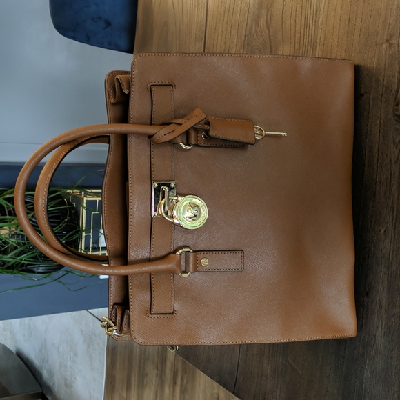 Michael Kors - Picture 1 of 16